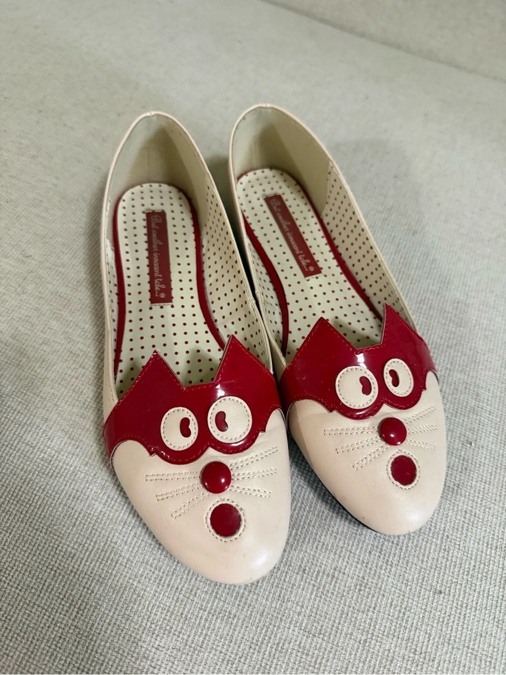 Women's Cream and Red Cat-Accent Ballet Flats - Picture 2 of 2